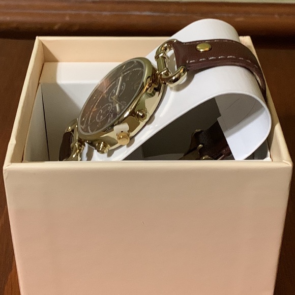 🆕 WATCH 🆕 - Picture 2 of 5